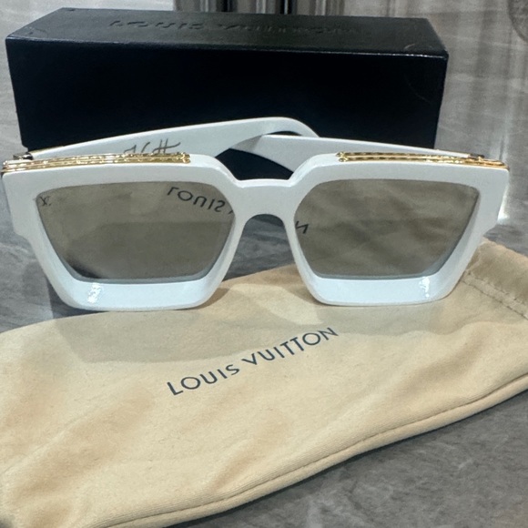 Louis Vuitton White and Gold Sunglasses - Picture 7 of 7